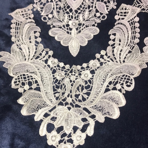 New 5 Pc Set of Lace Appliqués - Picture 3 of 8